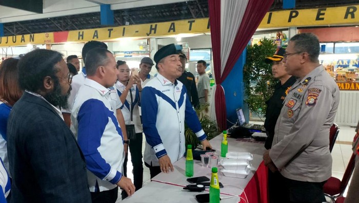 Demokrat Tetiba Sambangi Terminal Kampung Rambutan, Ada Apa? Berbagai persiapan yang dilakukan pemerintah dalam menghadapi arus mudik lebaran tahun 2023. Terlebih mudik lebaran Idul Fitri 1444 H akan berbeda dari tahun sebelumnya, pasalnya pasca Covid-19 di prediksi akan terjadi lonjakan mudik lebaran. Lonjakan mudik lebaran tahun ini menjadi perhatian serius Insan Muda Demokrat Indonesia (IMDI) Partai Demokrat.