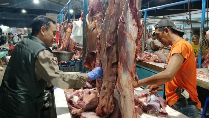 Dinas Pertanian Banyuwangi Cek Kondisi Daging ke Pasar-Pasar