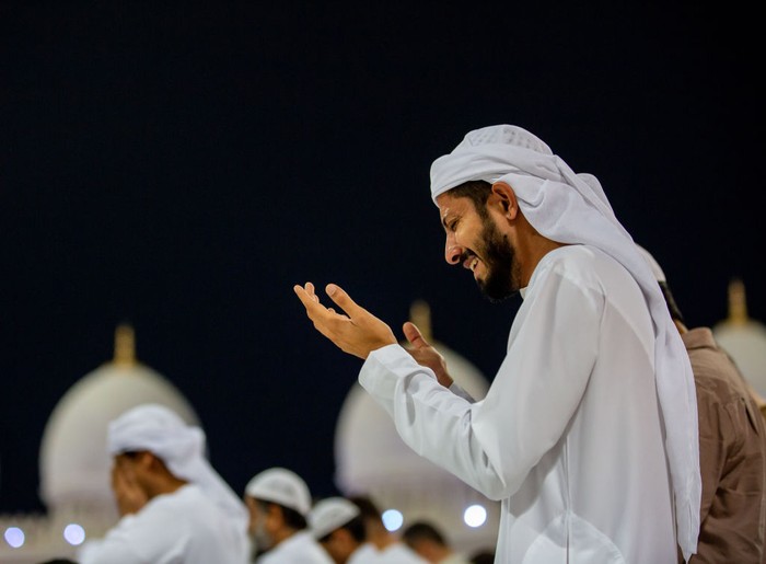 ABU DHABI, UNITED ARAB EMIRATES - APRIL 18: Muslims gather at the Sheikh Zayed Grand Mosque on the night of Laylat al-Qadr to perform prayer in Abu Dhabi, United Arab Emirates on April 18,2023. (Photo by Mohamed Zarandah/Anadolu Agency via Getty Images)