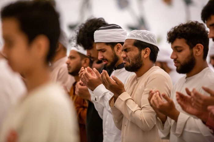 ABU DHABI, UNITED ARAB EMIRATES - APRIL 18: Muslims gather at the Sheikh Zayed Grand Mosque on the night of Laylat al-Qadr to perform prayer in Abu Dhabi, United Arab Emirates on April 18,2023. (Photo by Mohamed Zarandah/Anadolu Agency via Getty Images)