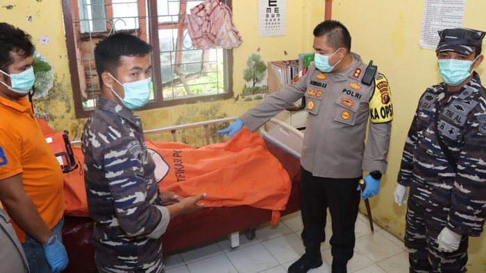 Dua pelajar yang hanyut di Pantau Lagundri ditemukan tewas. (Foto: Dok Polres Nias Selatan)