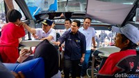 Erick Thohir dan Menhub Budi Karya menyapa peserta mudik gratis BUMN. Menurutnya, program mudik bersama ini sebagai langkah strategis untuk memitigasi potensi risiko kecelakaan lalu lintas.