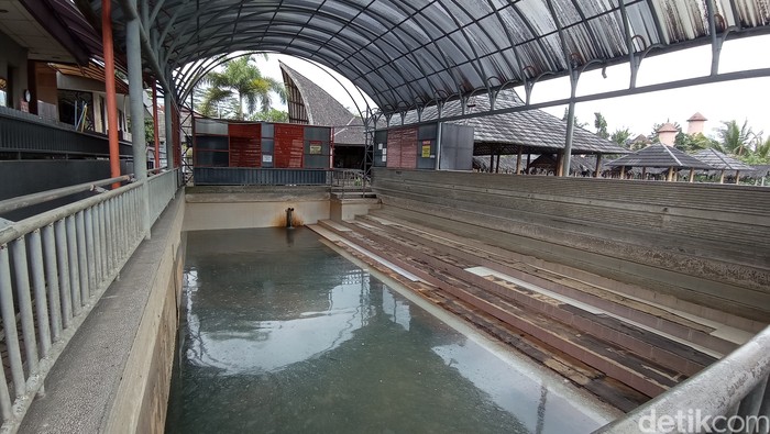 Fasilitas tempat berendam di SPBU Tasikmalaya.