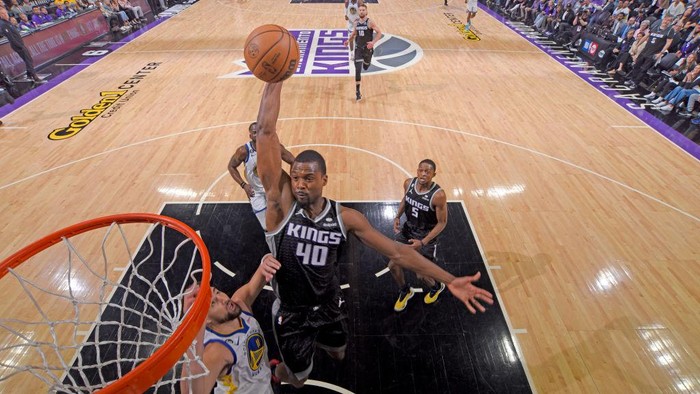 SACRAMENTO, CA - APRIL 17:  Harrison Barnes #40 of the Sacramento Kings goes to the basket against the Golden State Warriors during Round 1 Game 2 of the 2023 NBA Playoffs on April 17, 2023 at Golden 1 Center in Sacramento, California. NOTE TO USER: User expressly acknowledges and agrees that, by downloading and or using this Photograph, user is consenting to the terms and conditions of the Getty Images License Agreement. Mandatory Copyright Notice: Copyright 2023 NBAE (Photo by Rocky Widner/NBAE via Getty Images)