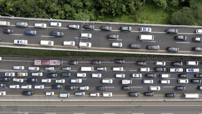 Waspadai Antrean Kendaraan di Tol Menuju Jakarta, Update Jumat Pagi