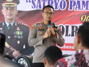 Iptu Ivan Bikin Layanan Delivery untuk Warga Bikin SKCK di Madura