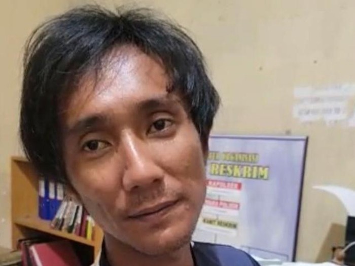 IR (27) di Kendari, Sulawesi Tenggara (Sultra) pelaku pembakaran rumah yang menewaskan ayahnya bernama M Alwi (60).