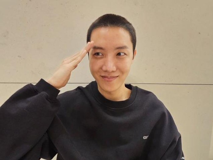 J-Hope BTS memulai wajib militer
