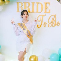 Jessica Mila mengunggah potret bridal shower di Instagramnya Senin (17/4/2023). Bridal shower tersebut digelar pada akhir Maret lalu. Foto: dok. Instagram/@jscmila