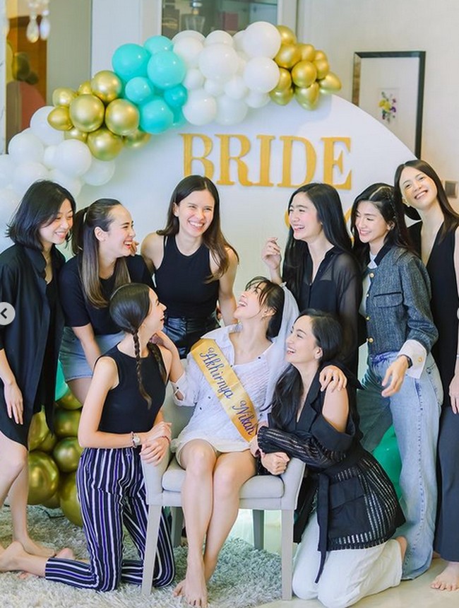 Inilah potret Jessica Mila menggelar bridal shower yang dihadiri oleh teman-temannya dan ada sejumlah artis di sana. Foto: dok. Instagram/@jscmila
