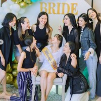 Inilah potret Jessica Mila menggelar bridal shower yang dihadiri oleh teman-temannya dan ada sejumlah artis di sana. Foto: dok. Instagram/@jscmila
