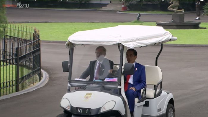 Jokowi Sopiri PM Ceko Petr Fiala Keliling Kebun Raya Bogor