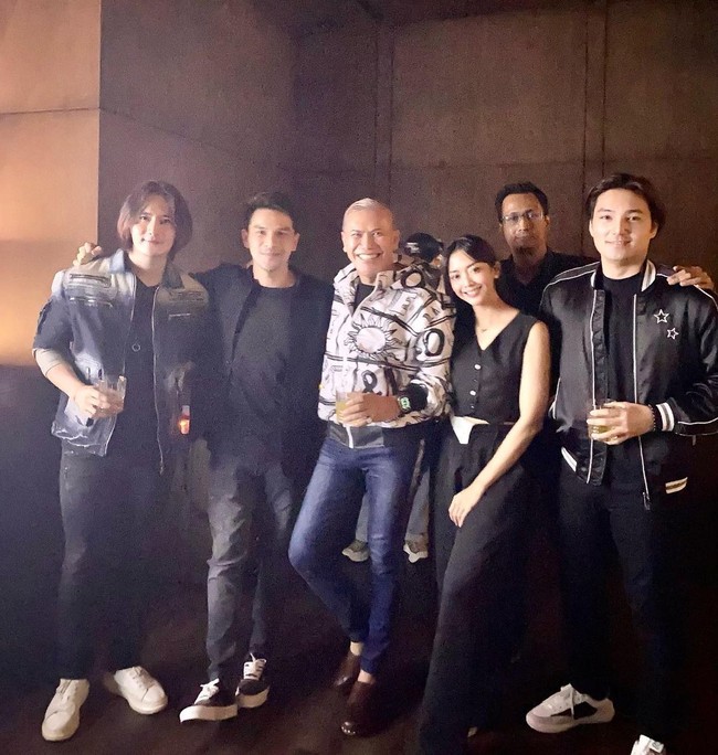 Dalam perayaan ulang tahunnya itu Ijonk hanya mengundang keluarga serta teman-teman terdekatnya. Salah satu yang berhasil mencuri atensi ialah kehadiran Ririn Dwi Ariyanti di acara tersebut. Foto: Instagram/support_ririnijonk