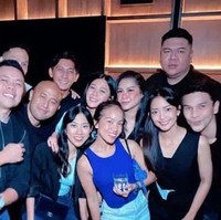 Kehadiran Ririn dalam perayaan ultah Ijonk itu berhasil mencuri atensi karena diketahui keduanya sempat diisukan memiliki hubungan spesial. Ririn bahkan disebut-sebut menjadi orang ketiga dibalik perceraian Ijonk dan Dhena. Foto: Instagram/support_ririnijonk