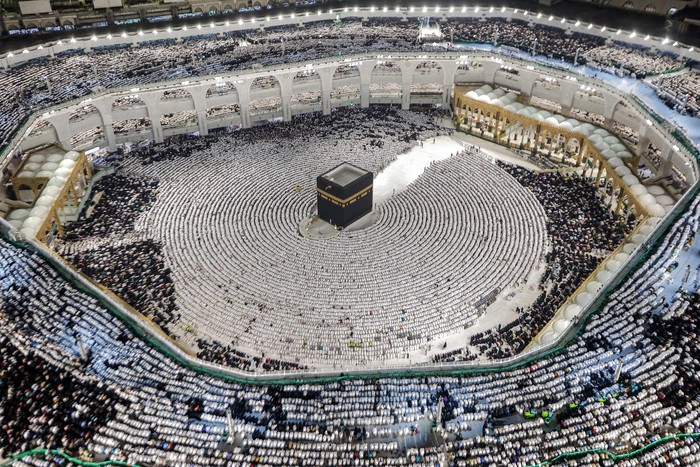 Muslim worshippers pray around the Kaaba, Islams holiest shrine, at the Grand Mosque in the holy city of Mecca on April 17, 2023, on the night of 27 Ramadan, believed to be Laylat al-Qadr, one of the holiest nights during the holy fasting month of Ramadan. (Photo by Abdel Ghani BASHIR / AFP) (Photo by ABDEL GHANI BASHIR/AFP via Getty Images)