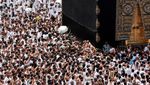 Jutaan Orang Padati Masjidil Haram saat Malam Lailatulqadar