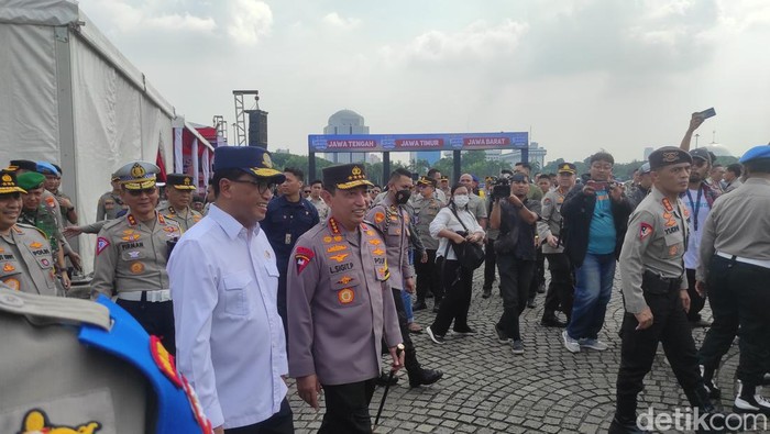 Kapolri hingga Menhub Cek Kesiapan Bus Mudik Gratis Polri Presisi