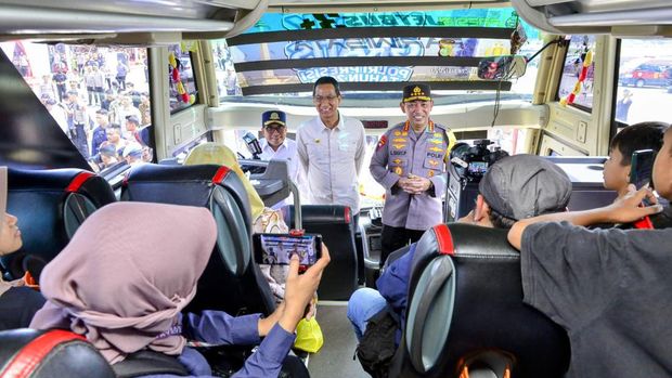 Kapolri Lepas Bus Mudik Gratis