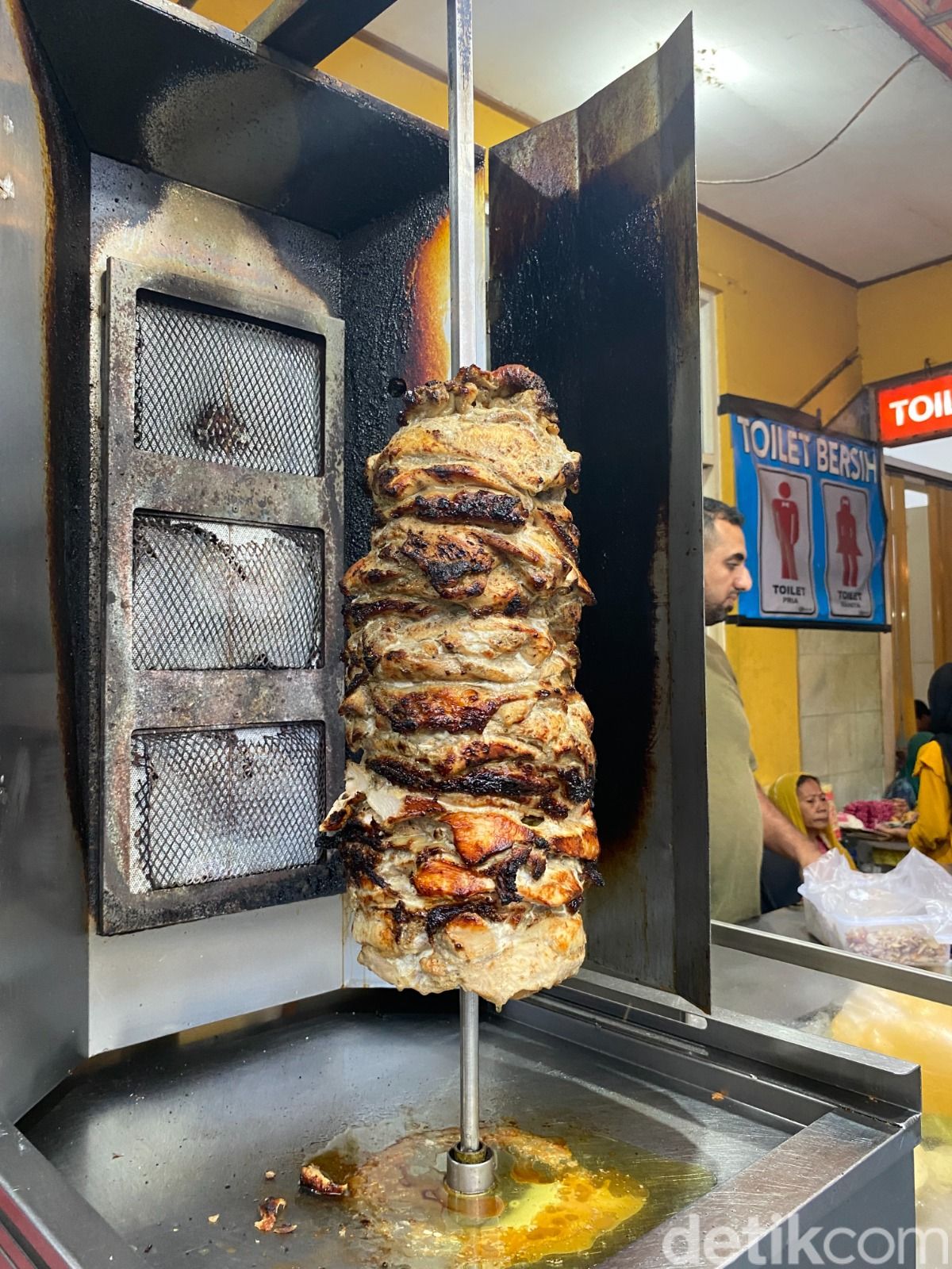 Penjual kebab asli Syria di Pasar Ampel Surabaya yang sajikan menu autentik