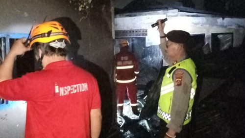 Kebakaran rumah warga di Jalan Noja Gang Mayora II Nomor 9, Banjar Bukit Buwung, Desa Kesiman Petilan, Kecamatan Denpasar Timur, Kota Denpasar, Bali, Senin (17/4/2023).