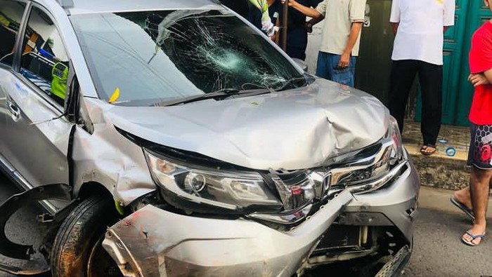Kondisi mobil ringsek usai menabrak enam mobil di Kudus.