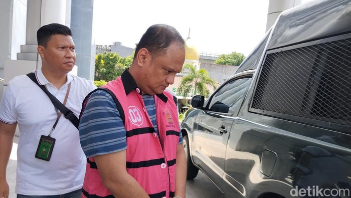 Kejati Sulsel mengamankan buronan kasus korupsi.