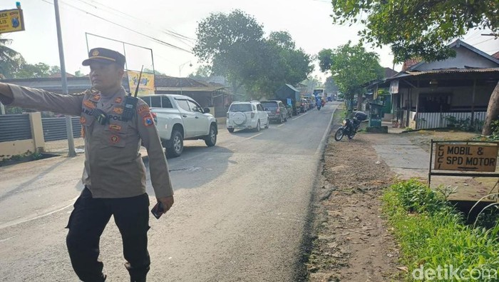 Kepadatan lalin di Galis Bangkalan