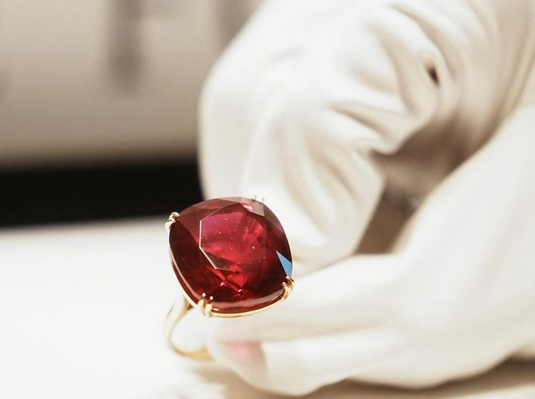 Pernah Lihat Ruby Terbesar di Dunia? Awas Silau!