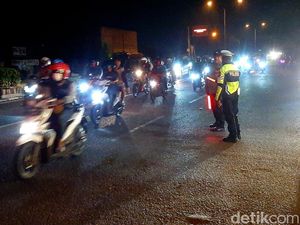Pemudik Bermotor Mulai Serbu Jalur Arteri Karawang