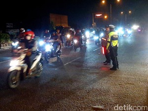 Pemudik Bermotor Mulai Serbu Jalur Arteri Karawang