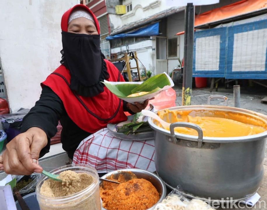 Lontong roomo makanan khas Gresik