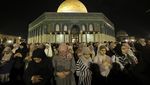 Masjid Al Aqsa Dipenuhi Jemaah yang Berburu Malam Lailatulqadar