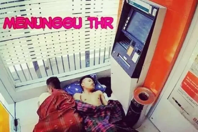 Ketika THR yang kamu tunggu-tunggu masih dalam perjalanan. Tungguin ya, THR nya masih OTW nih.. Foto: Instagram/nophatri