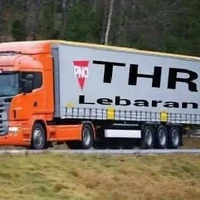 Penantian menunggu THR memang berat. Tapi ya nggak sampai bermalam di ruang mesin ATM gini juga dong.. Foto: Instagram