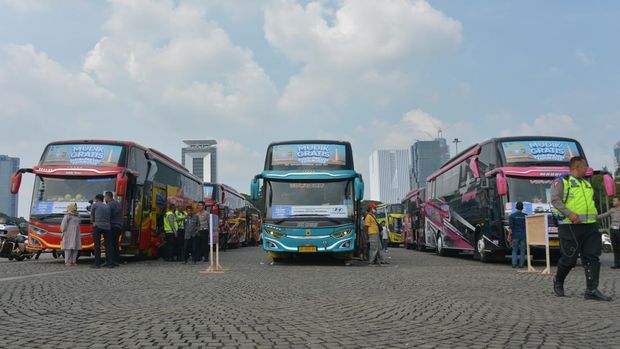 Menteri Perhubungan Menghadiri Mudik Gratis Polri Presisi Tahun 2023, di Plataran Monas Pada (18/04/2023). (Dok. dephub)