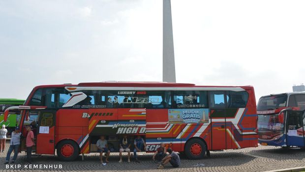 Menteri Perhubungan Menghadiri Mudik Gratis Polri Presisi Tahun 2023, di Plataran Monas Pada (18/04/2023). (Dok. dephub)