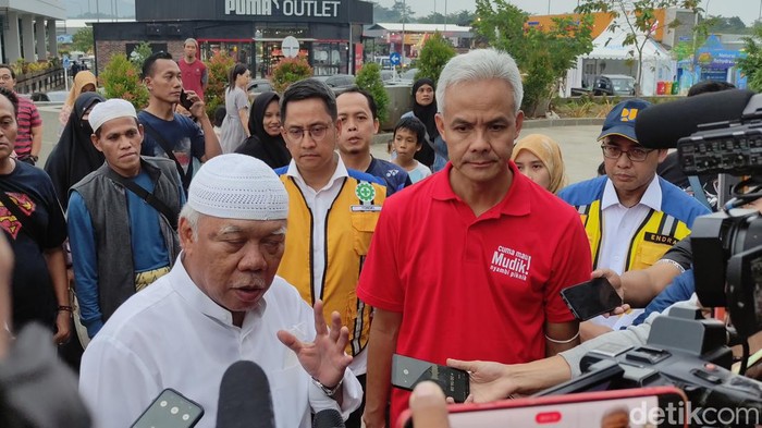 Menteri PUPR Basuki Hadimuljono dan Gubernur Jateng Ganjar Pranowo di Rest Area 379 A Batang, Selasa (18/4/2023).
