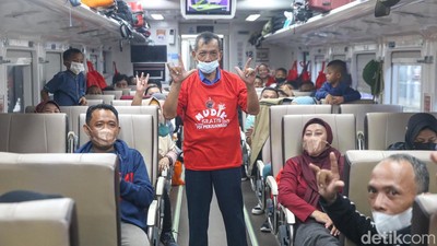 PDIP Lepas Keberangkatan Pemudik dengan Kereta Api