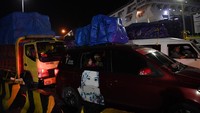 PT ASDP Indonesia Ferry (Persero) memprediksi puncak arus mudik kendaraan dan penumpang di Pelabuhan Merak, Banten pada H-3 Lebaran atau Rabu (19/4) berdasarkan dari data pemesanan tiket yang telah terjual.