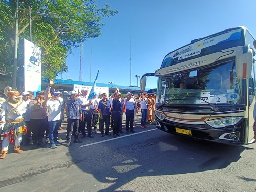 Pelepasan 29 bus mudik gratis pada Selasa (18/4/2023) di Terminal Ubung, Denpasar, Bali. (Ni Made Lastri Karsiani Putri-detikBali)