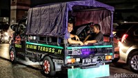 Ada juga beberapa pemudik yang menggunakan mobil bak untuk pulang pulang kampung. Pradita Utama/detikcom.