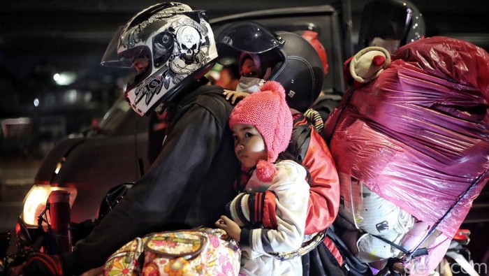 Terpaksa Bawa Anak Mudik Pakai Motor? Dokter Ingatkan Risiko Ini