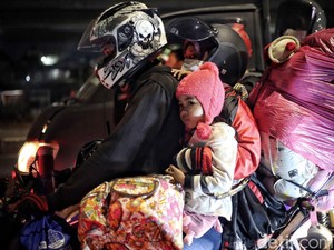 Terpaksa Bawa Anak Mudik Pakai Motor? Dokter Ingatkan Risiko Ini