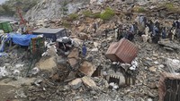 Peristiwa ini disebabkan karena adanya badai petir yang melanda distrik Khyber di barat laut Pakistan.  