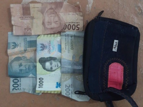 Emak-emak kepergok nyolong dompet nyaris dimassa di Pasar Sayang-Sayang Mataram, Selasa (18/4/2023).