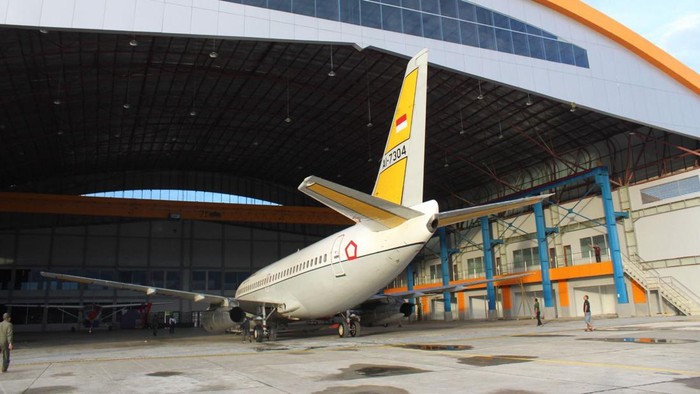 Pengecekan kondisi pesawat TNI AU yang tergelincir di Bandara Mimika. Dokumen Istimewa