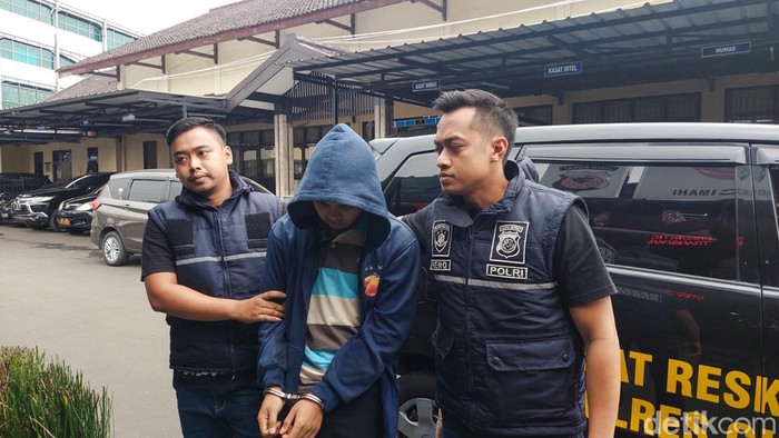 Personel Satreskrim Polres Cimahi Mengamankan Pembacok Ketua DKM di KBB