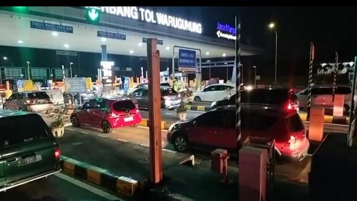 pintu tol warugunung