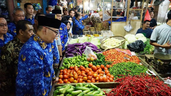 Plt Bupati Bogor Iwan Setiawan Sidak Pasar Cileungsi