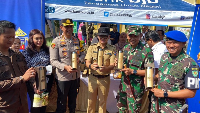 Polresta Bogor Kota menggelar bazar murah untuk membantu UMKM